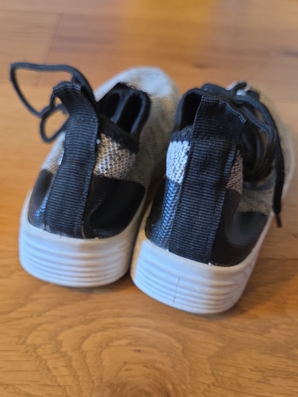 Shoes - Picture 4 of 6